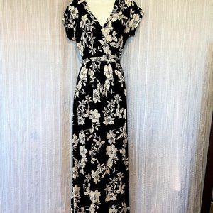 Kranda Floral, short sleeve, Wrap Maxi dress with belt - size M Like New!